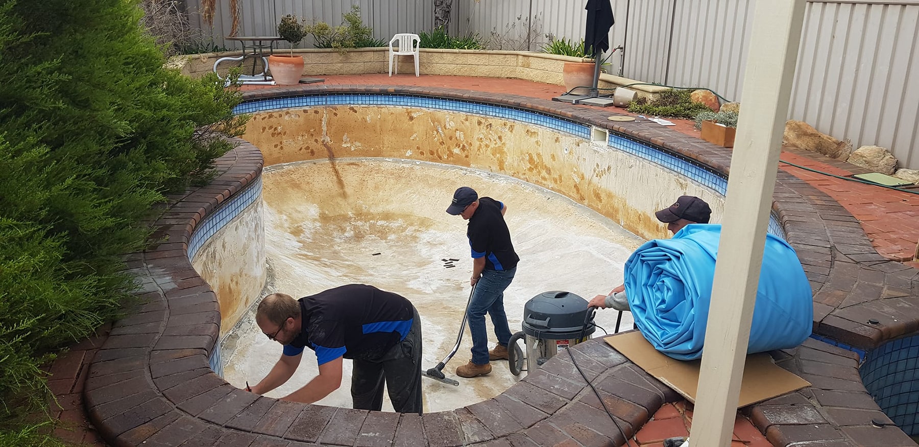 tripple vacumn the pool floor Tripple vacumn the pool floor